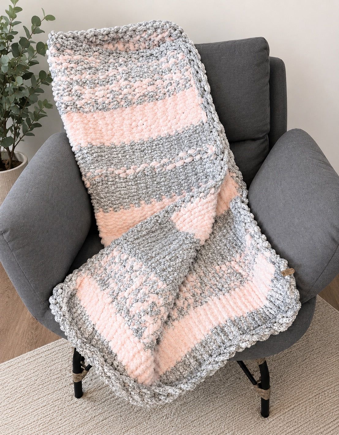 Blish Pink & Marble Gray HandmadeChunky Knit Throw Blanket, 40 x 52